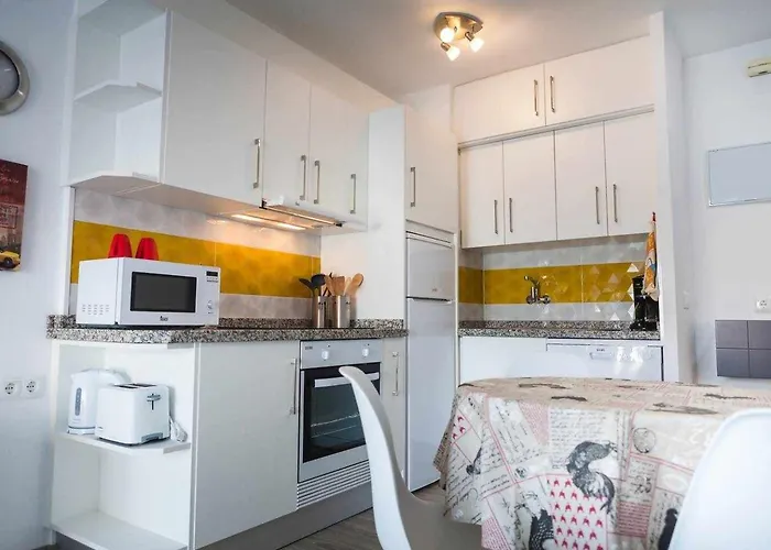 Playa Torrecilla, A Un Paso Del Centro Peatonal! *