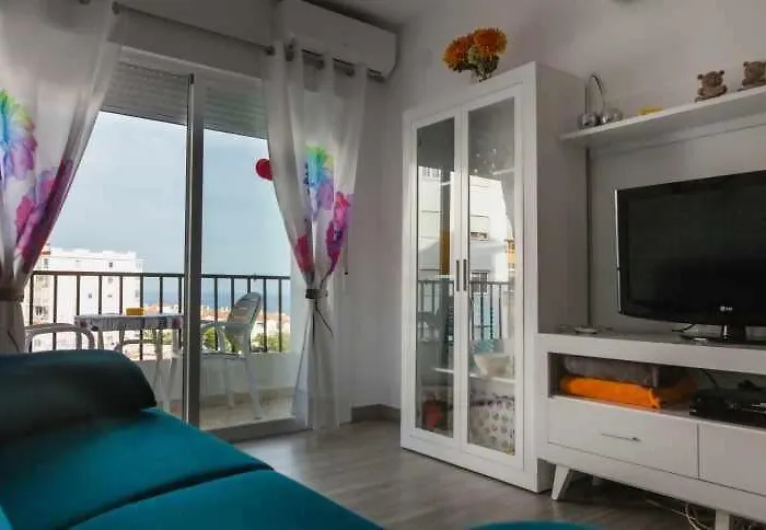 ¡playa Torrecilla, A Un Paso Del Centro Peatonal! Nerja