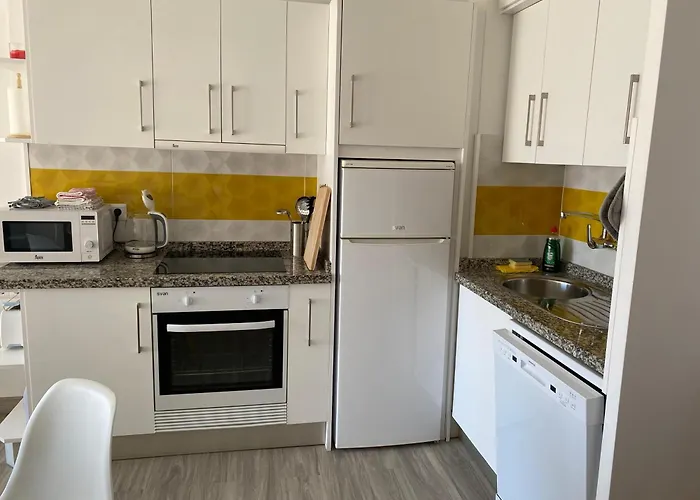 Playa Torrecilla, A Un Paso Del Centro Peatonal!