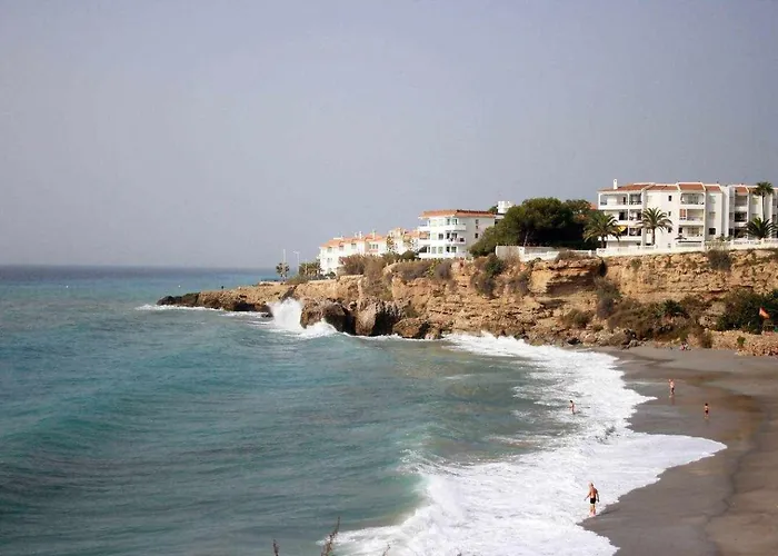 ¡playa Torrecilla, A Un Paso Del Centro Peatonal! Nerja