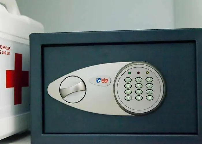 ¡playa Torrecilla, A Un Paso Del Centro Peatonal! * Nerja