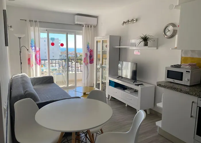 ¡playa Torrecilla, A Un Paso Del Centro Peatonal! Nerja